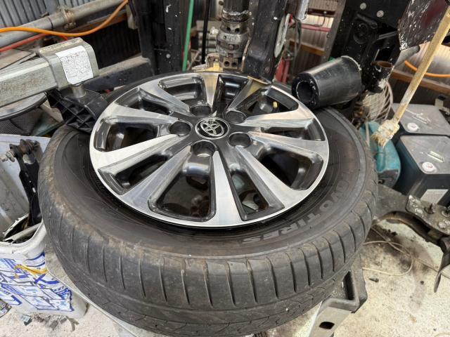 トヨタ　エスクァイア　スタッドレス&rarr;ラジアルタイヤ　交換　ZWR80G　岡山市東区