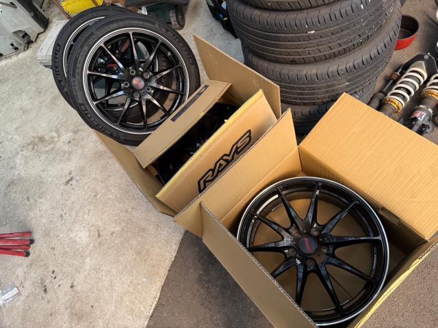 マツダ　ＭＡＺＤＡ３セダン　スタッドレス&rarr;ラジアルタイヤに交換４本、社外ホイール持ち込み 組み換え交換　BP8P　岡山市東区