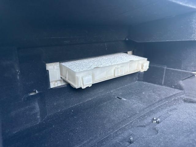 レクサス　ＬＳ　エアコンフィルター交換　UVF46　岡山市東区