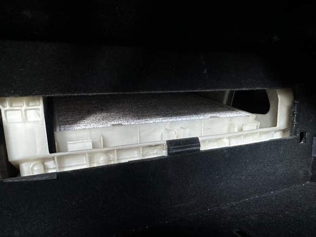 レクサス　ＬＳ　エアコンフィルター交換　UVF46　岡山市東区