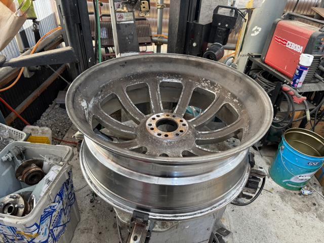 キャデラック　キャデラックエスカレード　タイヤ交換　岡山市東区