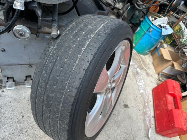 トヨタ　30プリウス 　URASキャンバープレート取外し、新品タイヤ交換　ZVW30　岡山市東区