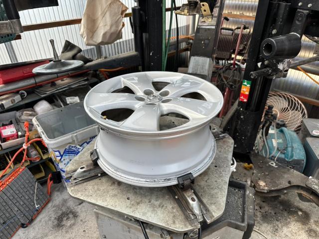 トヨタ　30プリウス 　URASキャンバープレート取外し、新品タイヤ交換　ZVW30　岡山市東区