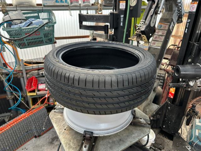 トヨタ　30プリウス 　URASキャンバープレート取外し、新品タイヤ交換　ZVW30　岡山市東区