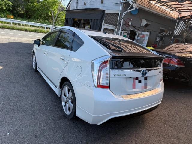 トヨタ　30プリウス　フルエアロ　取付　ZVW30【岡山市東区　岡山市中区　岡山市北区　岡山市南区　赤磐市　瀬戸内市　持込　タイヤ交換　ドライブレコーダー　ナビ　各種パーツ取付　カスタム　お任せ下さい！】