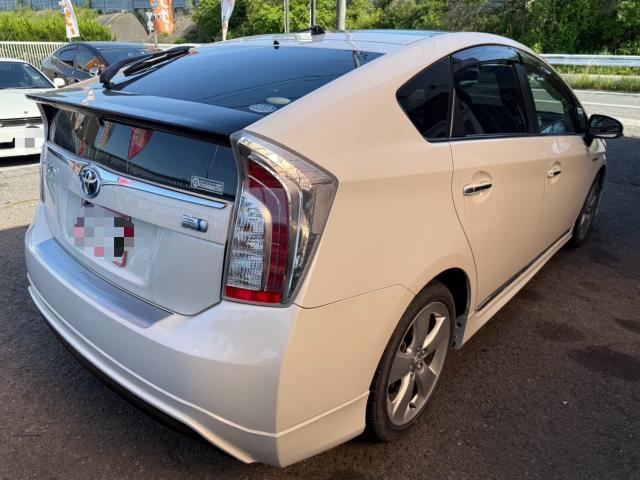 トヨタ　30プリウス　フルエアロ　取付　ZVW30【岡山市東区　岡山市中区　岡山市北区　岡山市南区　赤磐市　瀬戸内市　持込　タイヤ交換　ドライブレコーダー　ナビ　各種パーツ取付　カスタム　お任せ下さい！】