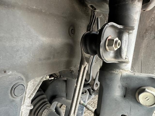 トヨタ　30プリウス 　納車前点検　スタビリンク左右 交換　ZVW30【岡山県岡山市　東区・中区・北区・赤磐市・瀬戸内市で持込でのタイヤ交換・ドライブレコーダー・ナビ等のパーツ取付・カスタムの事ならエヌアンドエスオートへお任せ】下さい！】