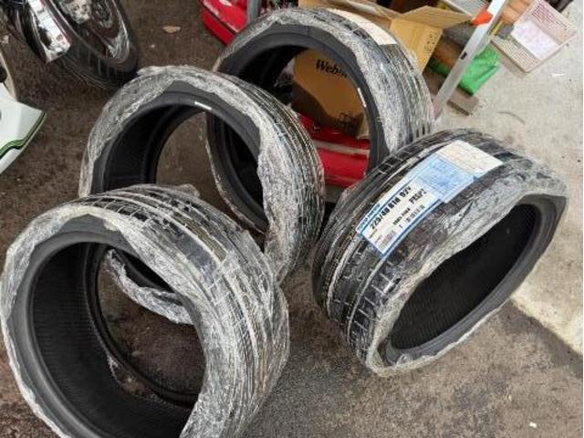 トヨタ　プリウス 　タイヤ4本 交換　ワイパー交換　ZVW55【岡山県岡山市　東区・中区・北区・赤磐市・瀬戸内市で持込でのタイヤ交換・ドライブレコーダー・ナビ等のパーツ取付・カスタムの事ならエヌアンドエスオートへお任せ】下さい！】