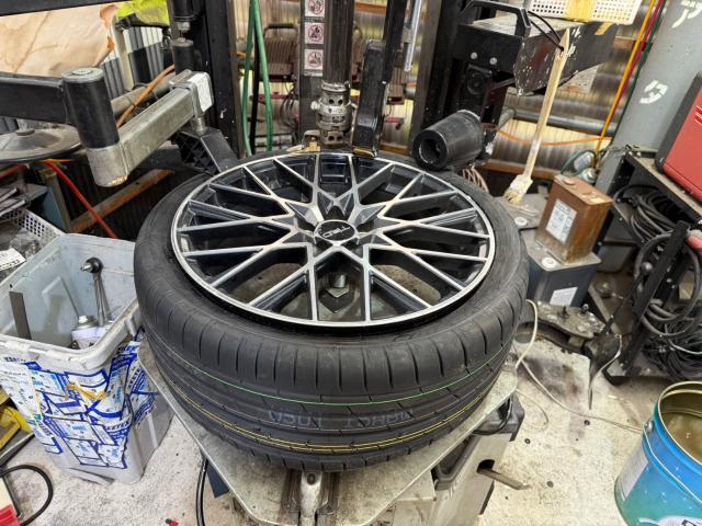 トヨタ　プリウス 　タイヤ4本 交換　ワイパー交換　ZVW55【岡山県岡山市　東区・中区・北区・赤磐市・瀬戸内市で持込でのタイヤ交換・ドライブレコーダー・ナビ等のパーツ取付・カスタムの事ならエヌアンドエスオートへお任せ】下さい！】