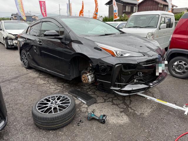 トヨタ　プリウス 　タイヤ4本 交換　ワイパー交換　ZVW55【岡山県岡山市　東区・中区・北区・赤磐市・瀬戸内市で持込でのタイヤ交換・ドライブレコーダー・ナビ等のパーツ取付・カスタムの事ならエヌアンドエスオートへお任せ】下さい！】