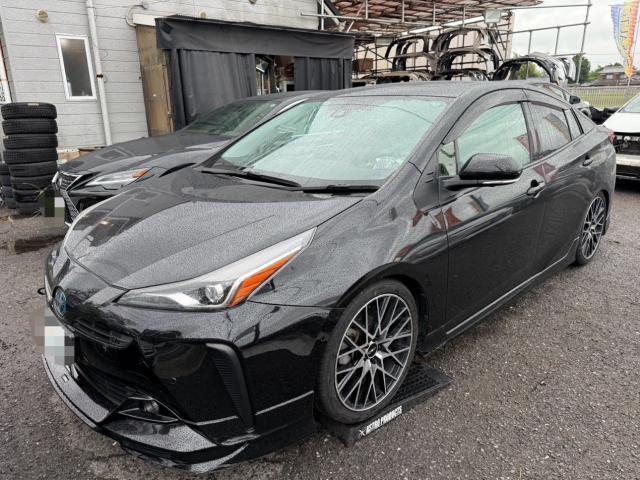 トヨタ　プリウス 　タイヤ4本 交換　ワイパー交換　ZVW55【岡山県岡山市　東区・中区・北区・赤磐市・瀬戸内市で持込でのタイヤ交換・ドライブレコーダー・ナビ等のパーツ取付・カスタムの事ならエヌアンドエスオートへお任せ】下さい！】