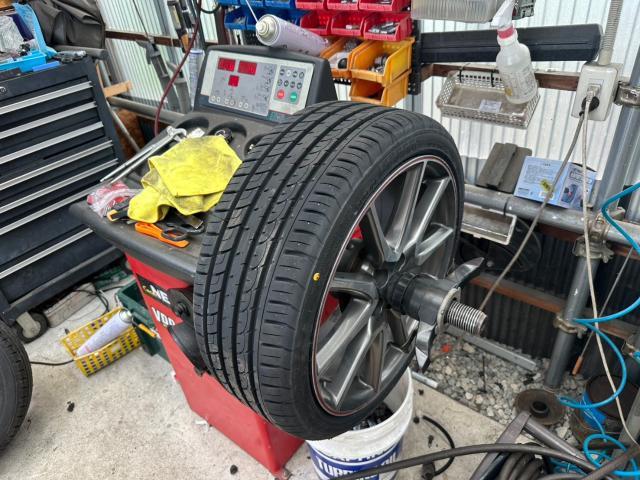 トヨタ　30プリウス　スタビリンク左右交換　タイヤ交換4本　ZVW30【岡山県岡山市　東区・中区・北区・赤磐市・瀬戸内市で持込でのタイヤ交換・ドライブレコーダー・ナビ等のパーツ取付・カスタムの事ならエヌアンドエスオートへお任せ】下さい！】