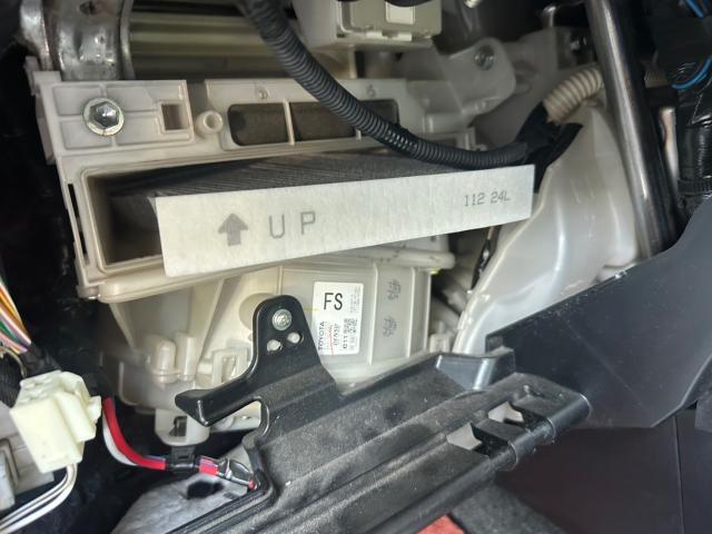 トヨタ　30プリウス　納車前点検　ZVW30【岡山県岡山市　東区・中区・北区・赤磐市・瀬戸内市で持込でのタイヤ交換・ドライブレコーダー・ナビ等のパーツ取付・カスタムの事ならエヌアンドエスオートへお任せ】下さい！】