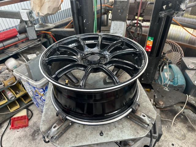 トヨタ　30プリウス 　タイヤ交換　ZVW30【岡山県岡山市　東区・中区・北区・赤磐市・瀬戸内市で持込でのタイヤ交換・ドライブレコーダー・ナビ等のパーツ取付・カスタムの事ならエヌアンドエスオートへお任せ】下さい！】