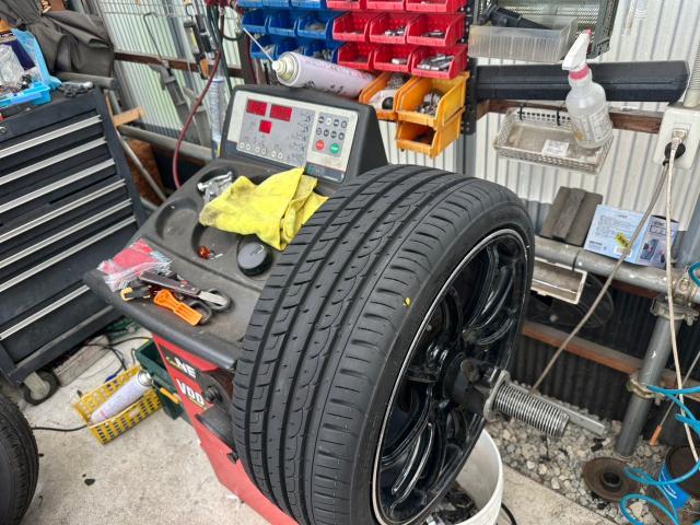 トヨタ　30プリウス 　タイヤ交換　ZVW30【岡山県岡山市　東区・中区・北区・赤磐市・瀬戸内市で持込でのタイヤ交換・ドライブレコーダー・ナビ等のパーツ取付・カスタムの事ならエヌアンドエスオートへお任せ】下さい！】