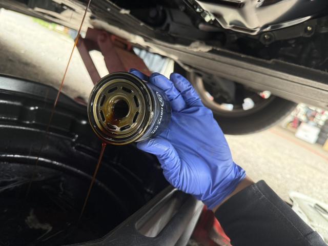 トヨタ ヴォクシー オイル エレメント 交換 ZWR90W【岡山県岡山市 東区・中区・北区・赤磐市・瀬戸内市で持込でのタイヤ交換・ドライブレコーダー・ナビ等のパーツ取付・カスタムの事ならエヌアンドエスオートへお任せ】下さい!】