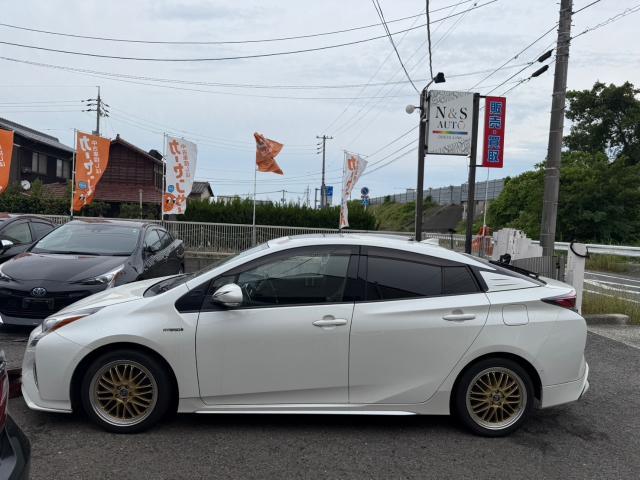 トヨタ　50プリウス 　17in→18inホイール　交換　ZVW51【岡山県岡山市　東区・中区・北区・赤磐市・瀬戸内市で持込でのタイヤ交換・ドライブレコーダー・ナビ等のパーツ取付・カスタムの事ならエヌアンドエスオートへお任せ】下さい！】