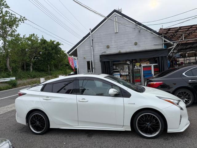 トヨタ　50プリウス 　17in→18inホイール　交換　ZVW51【岡山県岡山市　東区・中区・北区・赤磐市・瀬戸内市で持込でのタイヤ交換・ドライブレコーダー・ナビ等のパーツ取付・カスタムの事ならエヌアンドエスオートへお任せ】下さい！】