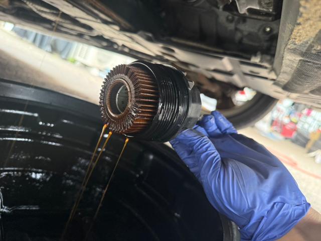 トヨタ　30プリウス　納車前点検　ZVW30【岡山県岡山市　東区・中区・北区・赤磐市・瀬戸内市で持込でのタイヤ交換・ドライブレコーダー・ナビ等のパーツ取付・カスタムの事ならエヌアンドエスオートへお任せ】下さい！】