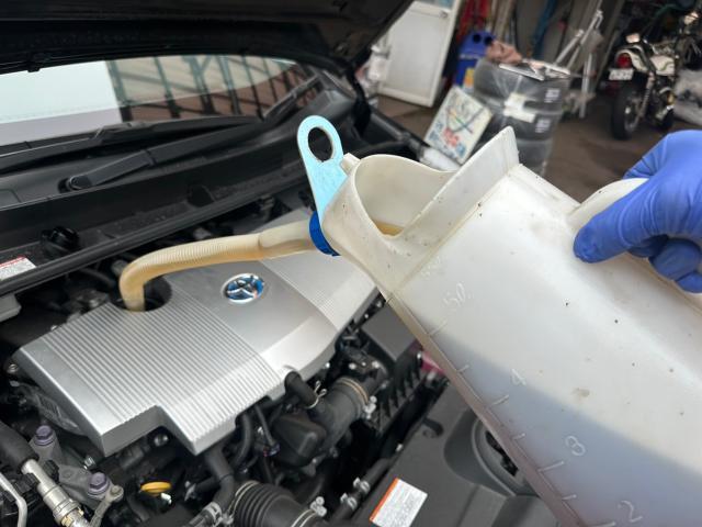 トヨタ　50プリウス 　オイル交換　ZVW51【岡山県岡山市　東区・中区・北区・赤磐市・瀬戸内市で持込でのタイヤ交換・ドライブレコーダー・ナビ等のパーツ取付・カスタムの事ならエヌアンドエスオートへお任せ】下さい！】