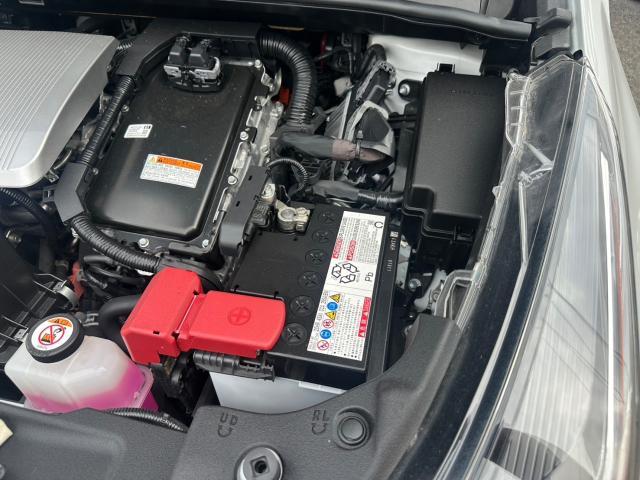 トヨタ　50プリウス 　補機バッテリー交換　ZVW51【岡山県岡山市　東区・中区・北区・赤磐市・瀬戸内市で持込でのタイヤ交換・ドライブレコーダー・ナビ等のパーツ取付・カスタムの事ならエヌアンドエスオートへお任せ】下さい！】