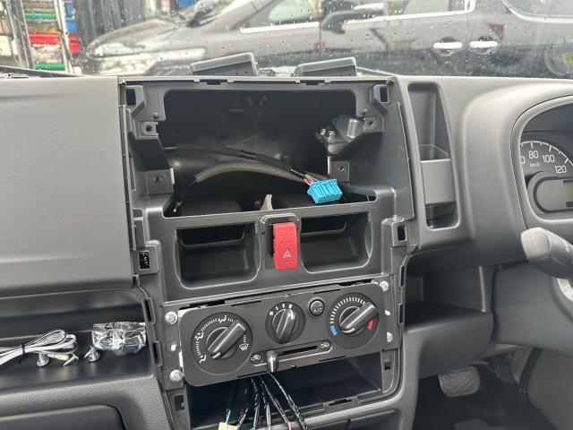 スズキ　キャリイ　イクリプスナビ　ケンウッドスピーカー 取付　DA16T【岡山県岡山市　東区・中区・北区・赤磐市・瀬戸内市で持込でのタイヤ交換・ドライブレコーダー・ナビ等のパーツ取付・カスタムの事ならエヌアンドエスオートへお任せ】下さい！】