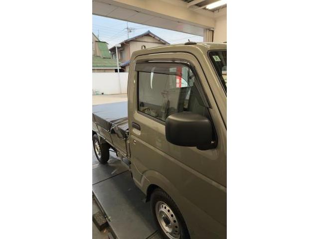 スズキ　キャリイトラック　サイドバイザー取付　DA16T【岡山県岡山市　東区・中区・北区・赤磐市・瀬戸内市で持込でのタイヤ交換・ドライブレコーダー・ナビ等のパーツ取付・カスタムの事ならエヌアンドエスオートへお任せ】下さい！】