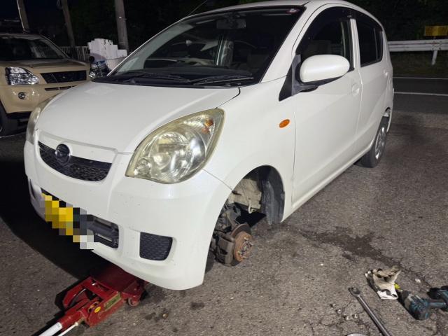 ダイハツ　ミラ　パンクの為、タイヤホイール交換　L275S【岡山県岡山市　東区・中区・北区・赤磐市・瀬戸内市で持込でのタイヤ交換・ドライブレコーダー・ナビ等のパーツ取付・カスタムの事ならエヌアンドエスオートへお任せ】下さい！】