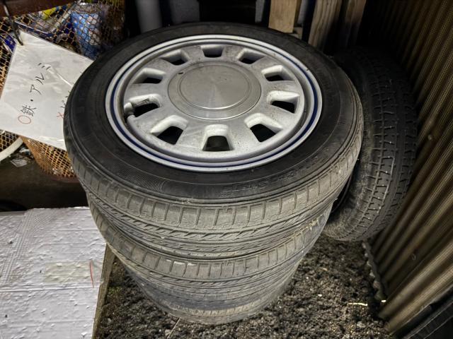 ダイハツ　ミラ　パンクの為、タイヤホイール交換　L275S【岡山県岡山市　東区・中区・北区・赤磐市・瀬戸内市で持込でのタイヤ交換・ドライブレコーダー・ナビ等のパーツ取付・カスタムの事ならエヌアンドエスオートへお任せ】下さい！】