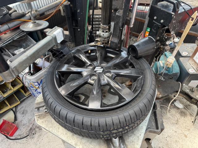 スズキ　スペーシアカスタム　タイヤ交換　MK32S【岡山県岡山市　東区・中区・北区・赤磐市・瀬戸内市で持込でのタイヤ交換・ドライブレコーダー・ナビ等のパーツ取付・カスタムの事ならエヌアンドエスオートへお任せ】下さい！】