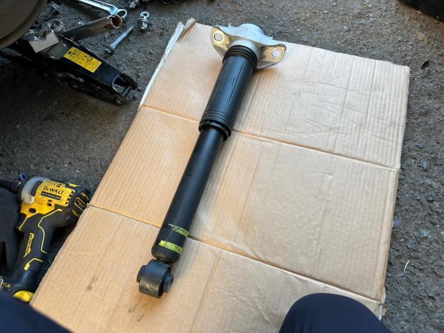 トヨタ　50プリウス 　足回り　部品交換　ZVW51【岡山県岡山市　東区・中区・北区・赤磐市・瀬戸内市で持込でのタイヤ交換・ドライブレコーダー・ナビ等のパーツ取付・カスタムの事ならエヌアンドエスオートへお任せ】下さい！】