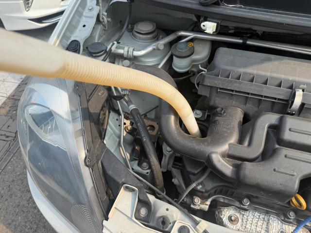 ダイハツ　ミライース　オイル交換　LA300S【岡山県岡山市　東区・中区・北区・赤磐市・瀬戸内市で持込でのタイヤ交換・ドライブレコーダー・ナビ等のパーツ取付・カスタムの事ならエヌアンドエスオートへお任せ】下さい！】