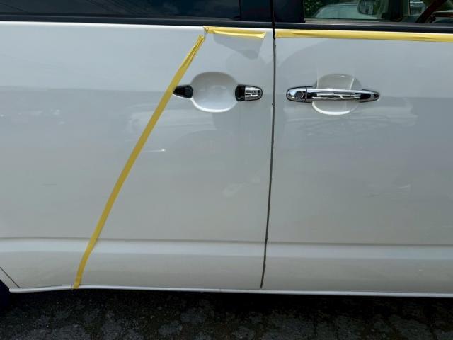 トヨタ　ヴォクシー　板金塗装・外装補修　AZR60G【岡山県岡山市　東区・中区・北区・赤磐市・瀬戸内市で持込でのタイヤ交換・ドライブレコーダー・ナビ等のパーツ取付・カスタムの事ならエヌアンドエスオートへお任せ】下さい！】