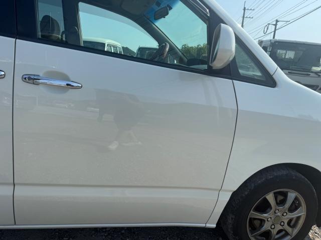 トヨタ　ヴォクシー　板金塗装・外装補修　AZR60G【岡山県岡山市　東区・中区・北区・赤磐市・瀬戸内市で持込でのタイヤ交換・ドライブレコーダー・ナビ等のパーツ取付・カスタムの事ならエヌアンドエスオートへお任せ】下さい！】