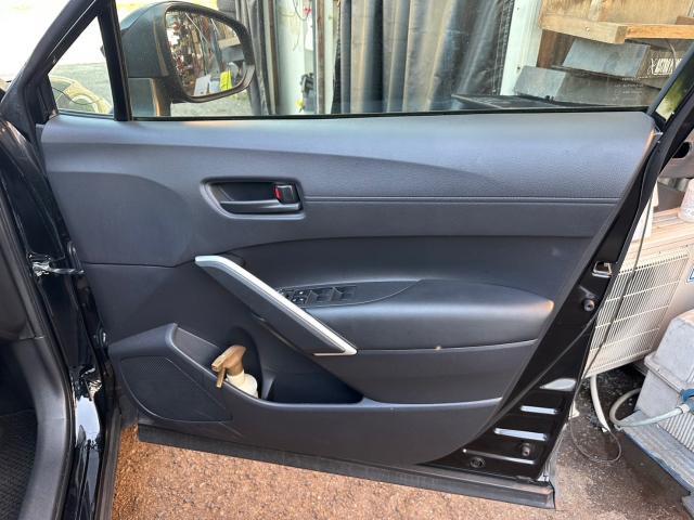 トヨタ　カローラクロス　アンビエントライト　取付　ZSG10【岡山県岡山市　東区・中区・北区・赤磐市・瀬戸内市で持込でのタイヤ交換・ドライブレコーダー・ナビ等のパーツ取付・カスタムの事ならエヌアンドエスオートへお任せ下さい！】