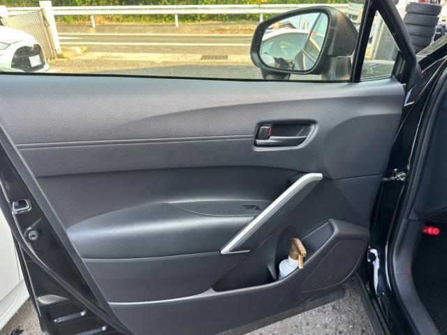 トヨタ　カローラクロス　アンビエントライト　取付　ZSG10【岡山県岡山市　東区・中区・北区・赤磐市・瀬戸内市で持込でのタイヤ交換・ドライブレコーダー・ナビ等のパーツ取付・カスタムの事ならエヌアンドエスオートへお任せ下さい！】