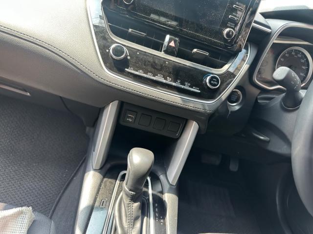 トヨタ　カローラクロス　RGB8色切替フットライト取付　ZSG10【岡山県岡山市　東区・中区・北区・赤磐市・瀬戸内市で持込でのタイヤ交換・ドライブレコーダー・ナビ等のパーツ取付・カスタムの事ならエヌアンドエスオートへお任せ】下さい！】