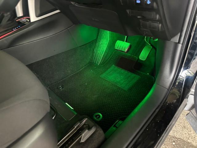 トヨタ　カローラクロス　RGB8色切替フットライト取付　ZSG10【岡山県岡山市　東区・中区・北区・赤磐市・瀬戸内市で持込でのタイヤ交換・ドライブレコーダー・ナビ等のパーツ取付・カスタムの事ならエヌアンドエスオートへお任せ】下さい！】