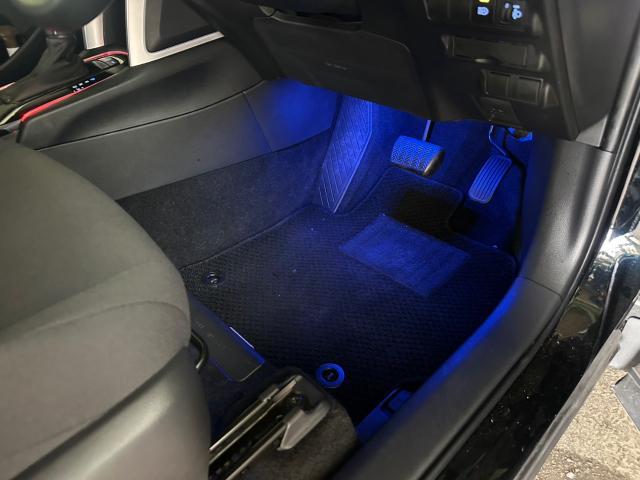 トヨタ　カローラクロス　RGB8色切替フットライト取付　ZSG10【岡山県岡山市　東区・中区・北区・赤磐市・瀬戸内市で持込でのタイヤ交換・ドライブレコーダー・ナビ等のパーツ取付・カスタムの事ならエヌアンドエスオートへお任せ】下さい！】