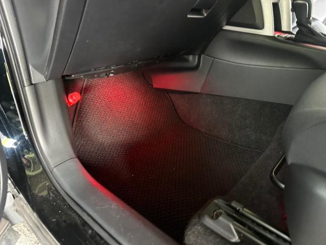 トヨタ　カローラクロス　RGB8色切替フットライト取付　ZSG10【岡山県岡山市　東区・中区・北区・赤磐市・瀬戸内市で持込でのタイヤ交換・ドライブレコーダー・ナビ等のパーツ取付・カスタムの事ならエヌアンドエスオートへお任せ】下さい！】