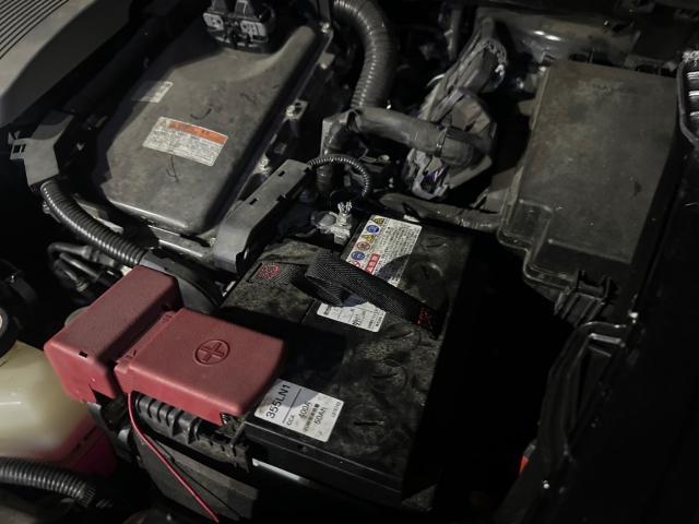 トヨタ　50プリウス 　補機バッテリー　交換　ZVW51【岡山県岡山市　東区・中区・北区・赤磐市・瀬戸内市で持込でのタイヤ交換・ドライブレコーダー・ナビ等のパーツ取付・カスタムの事ならエヌアンドエスオートへお任せ下さい！】