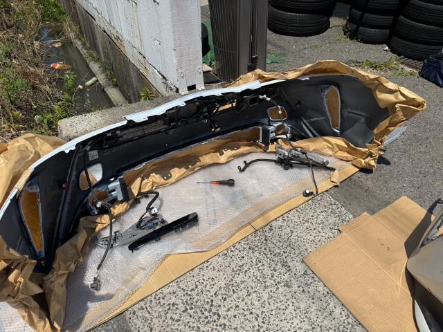 トヨタ　50プリウス 　モデリスタエアロ　バンパー　交換　ZVW51【岡山県岡山市　東区・中区・北区・赤磐市・瀬戸内市で持込でのタイヤ交換・ドライブレコーダー・ナビ等のパーツ取付・カスタムの事ならエヌアンドエスオートへお任せ】下さい！】