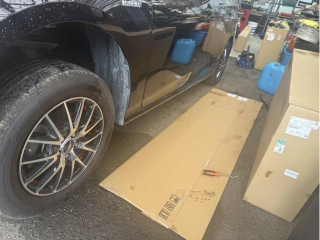 トヨタ　50プリウス　左サイドステップ　交換　ZVW55【岡山県岡山市　東区・中区・北区・赤磐市・瀬戸内市で持込でのタイヤ交換・ドライブレコーダー・ナビ等のパーツ取付・カスタムの事ならエヌアンドエスオートへお任せ下さい！】