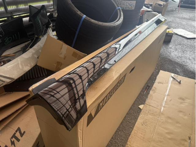 トヨタ　50プリウス　左サイドステップ　交換　ZVW55【岡山県岡山市　東区・中区・北区・赤磐市・瀬戸内市で持込でのタイヤ交換・ドライブレコーダー・ナビ等のパーツ取付・カスタムの事ならエヌアンドエスオートへお任せ下さい！】