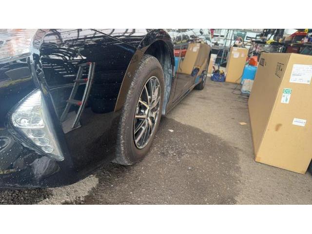 トヨタ　50プリウス　左サイドステップ　交換　ZVW55【岡山県岡山市　東区・中区・北区・赤磐市・瀬戸内市で持込でのタイヤ交換・ドライブレコーダー・ナビ等のパーツ取付・カスタムの事ならエヌアンドエスオートへお任せ下さい！】