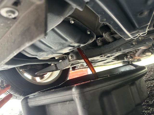 トヨタ　ヴォクシー　オイル交換　ZWR80G【岡山県岡山市　東区・中区・北区・赤磐市・瀬戸内市で持込でのタイヤ交換・ドライブレコーダー・ナビ等のパーツ取付・カスタムの事ならエヌアンドエスオートへお任せ】下さい！】