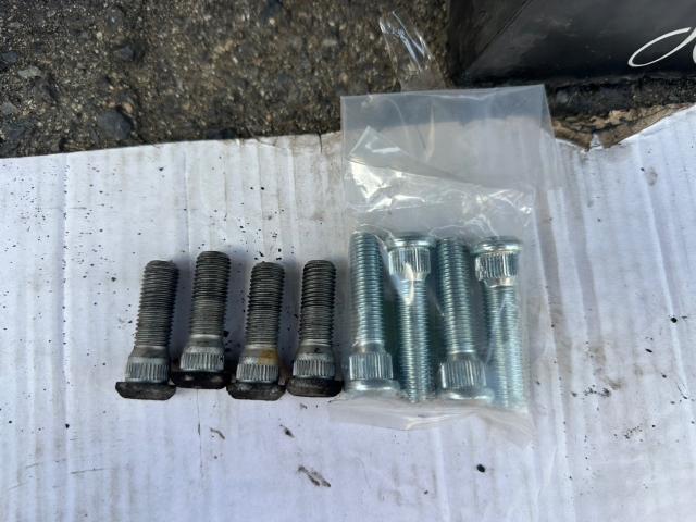 トヨタ　アクア　フロントハブボルト8本　10mmロング　打ち替え【岡山県岡山市　東区・中区・北区・赤磐市・瀬戸内市で持込でのタイヤ交換・ドライブレコーダー・ナビ等のパーツ取付・カスタムの事ならエヌアンドエスオートへお任せ】下さい！】