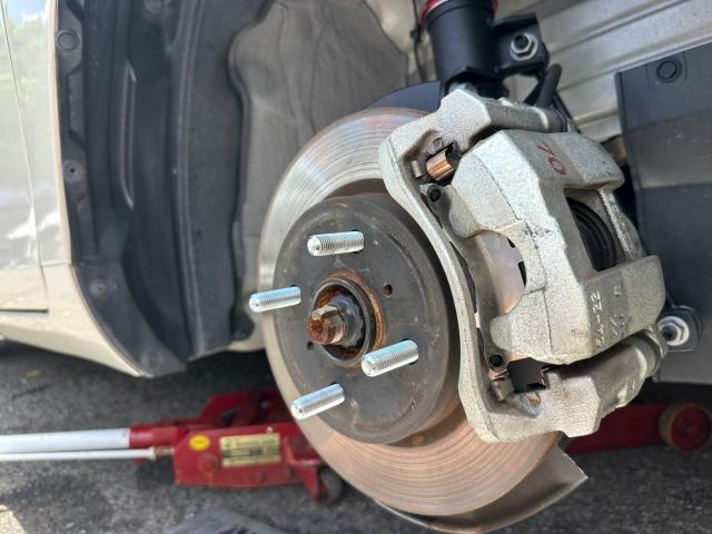 トヨタ　アクア　フロントハブボルト8本　10mmロング　打ち替え【岡山県岡山市　東区・中区・北区・赤磐市・瀬戸内市で持込でのタイヤ交換・ドライブレコーダー・ナビ等のパーツ取付・カスタムの事ならエヌアンドエスオートへお任せ】下さい！】