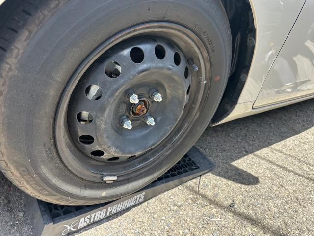 トヨタ　アクア　フロントハブボルト8本　10mmロング　打ち替え【岡山県岡山市　東区・中区・北区・赤磐市・瀬戸内市で持込でのタイヤ交換・ドライブレコーダー・ナビ等のパーツ取付・カスタムの事ならエヌアンドエスオートへお任せ】下さい！】