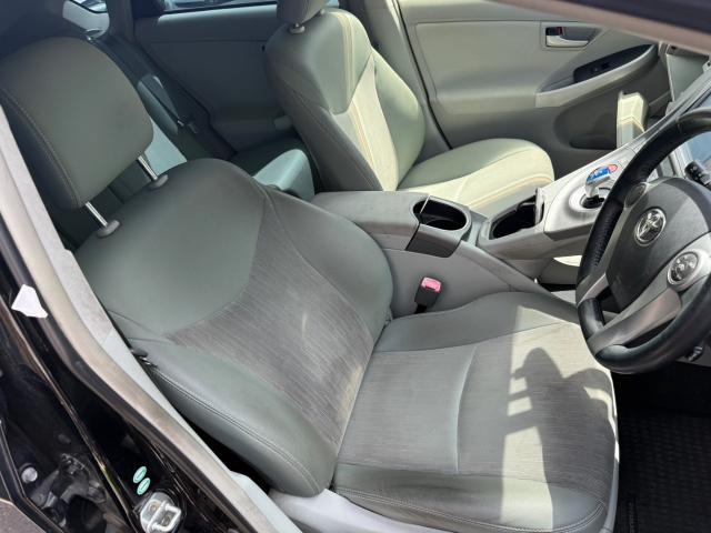 トヨタ　30プリウス　シートカバー取付　ZVW30【岡山県岡山市　東区・中区・北区・赤磐市・瀬戸内市で持込でのタイヤ交換・ドライブレコーダー・ナビ等のパーツ取付・カスタムの事ならエヌアンドエスオートへお任せ】下さい！】